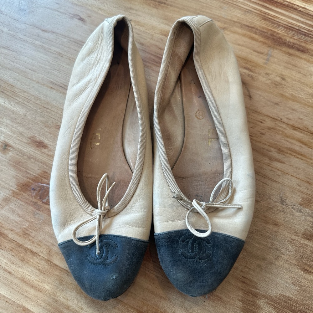 Vintage Chanel Black/Cream Ballet Flats 36